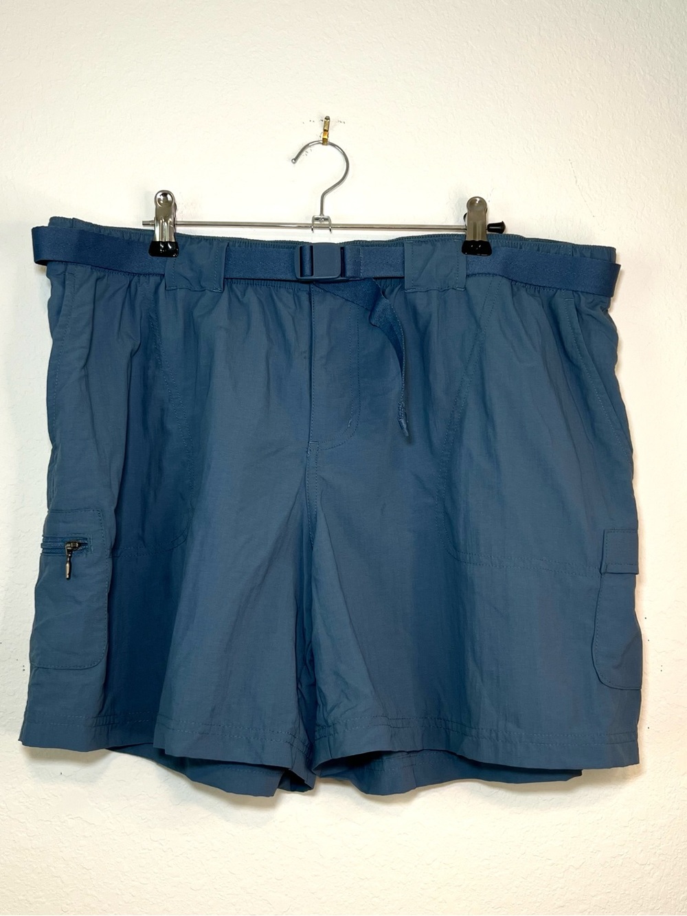 Columbia Women's Blue Cargo Short  6” Inseam Belted Hiking Outdoor. Size L